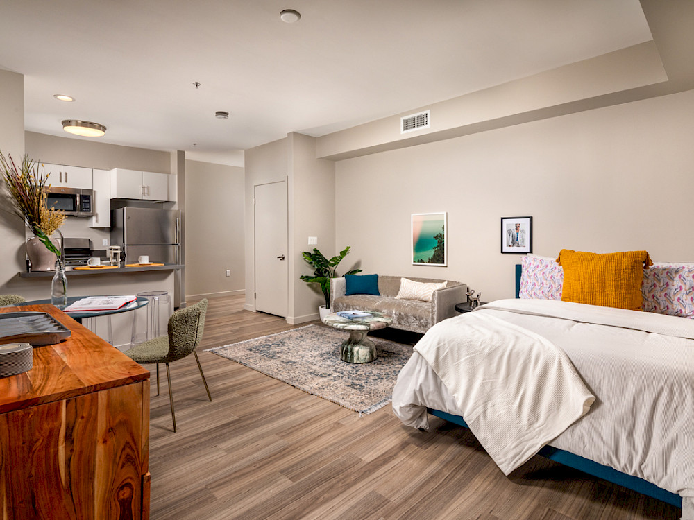 Single: Bedroom, Living Room and Kitchen